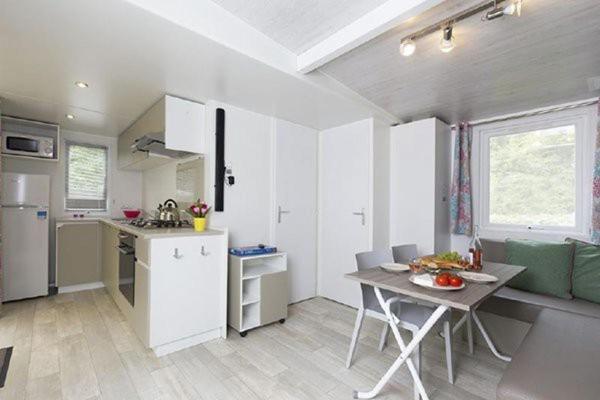 Camping Chateau De Galaure Chateauneuf-de-Galaure Bagian luar foto