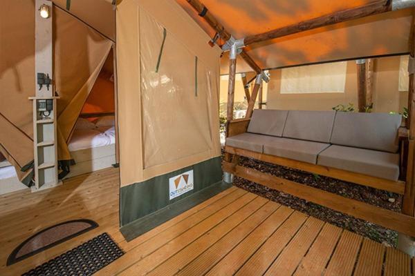 Camping Chateau De Galaure Chateauneuf-de-Galaure Ruang foto