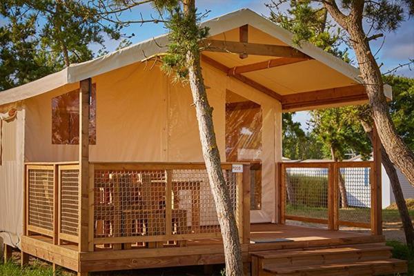 Camping Chateau De Galaure Chateauneuf-de-Galaure Bagian luar foto