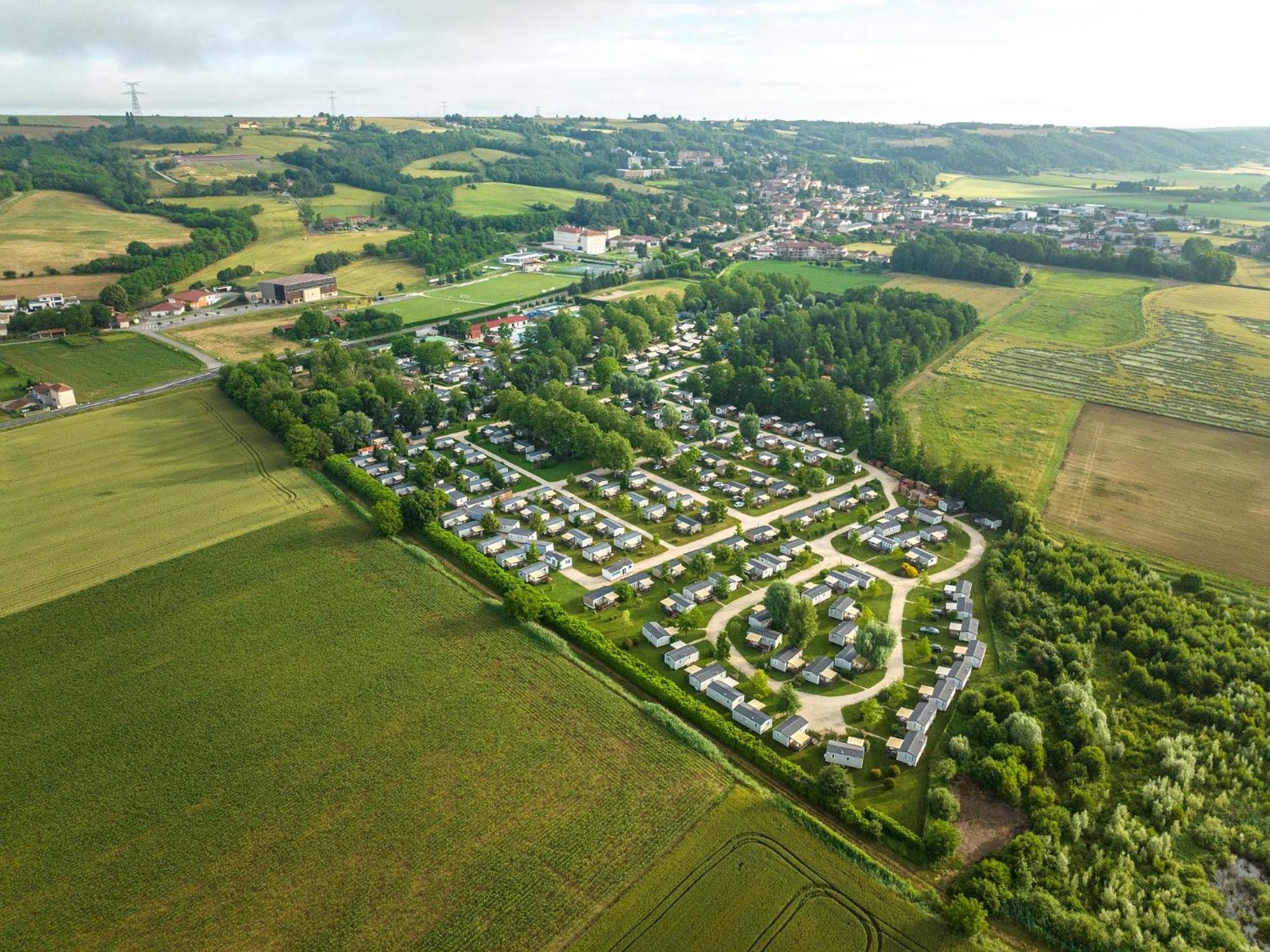 Camping Chateau De Galaure Chateauneuf-de-Galaure Bagian luar foto