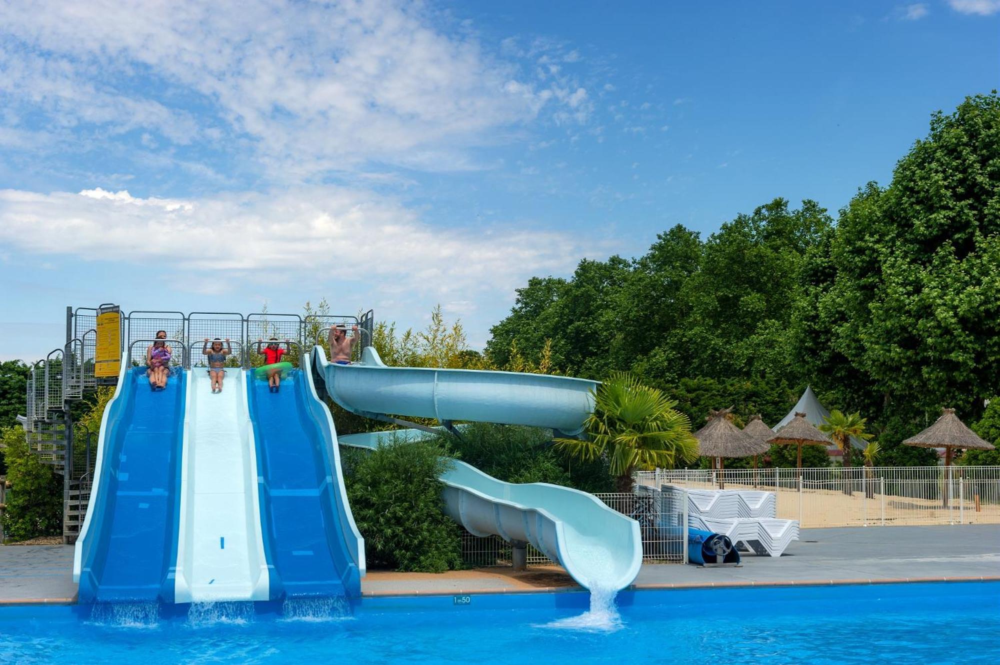 Camping Chateau De Galaure Chateauneuf-de-Galaure Bagian luar foto