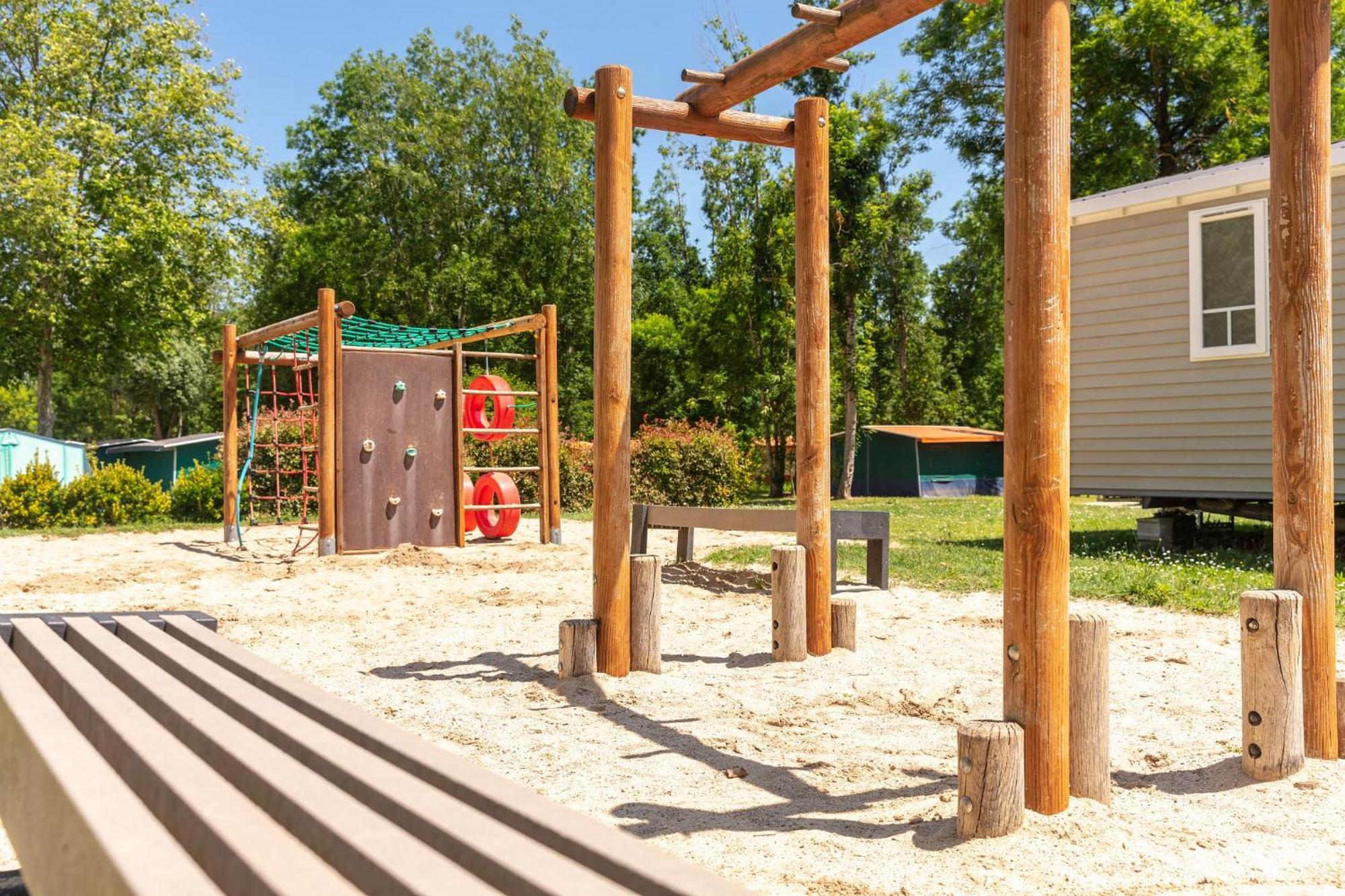 Camping Chateau De Galaure Chateauneuf-de-Galaure Bagian luar foto